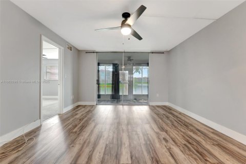 Condo in Sunrise, Florida, 2 bedrooms  № 1864174 - photo 15