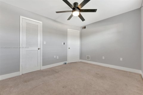 Condo in Sunrise, Florida, 2 bedrooms  № 1864174 - photo 26