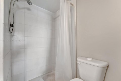 Condo in Sunrise, Florida, 2 bedrooms  № 1864174 - photo 23
