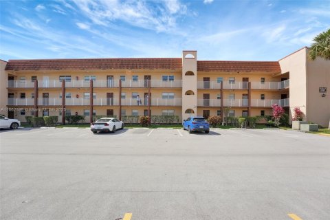 Condo in Sunrise, Florida, 2 bedrooms  № 1864174 - photo 2