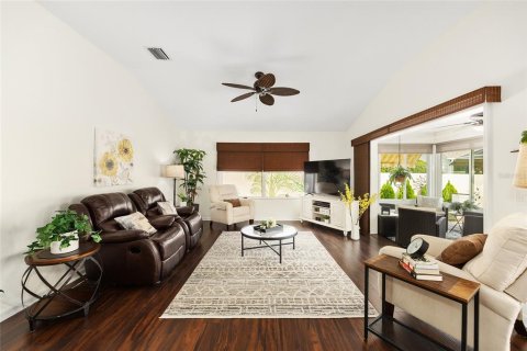 House in The Villages, Florida 3 bedrooms, 161 sq.m. № 1913379 - photo 20
