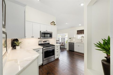 House in The Villages, Florida 3 bedrooms, 161 sq.m. № 1913379 - photo 7