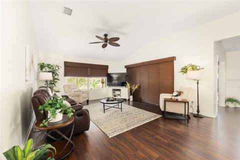 House in The Villages, Florida 3 bedrooms, 161 sq.m. № 1913379 - photo 19