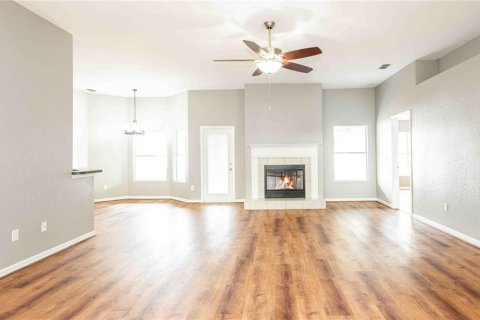 House in Auburndale, Florida 4 bedrooms, 212.19 sq.m. № 1900328 - photo 9