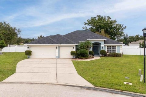 House in Auburndale, Florida 4 bedrooms, 212.19 sq.m. № 1900328 - photo 1