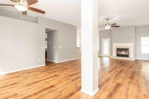 House in Auburndale, Florida 4 bedrooms, 212.19 sq.m. № 1900328 - photo 10