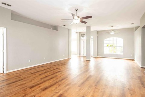 House in Auburndale, Florida 4 bedrooms, 212.19 sq.m. № 1900328 - photo 12