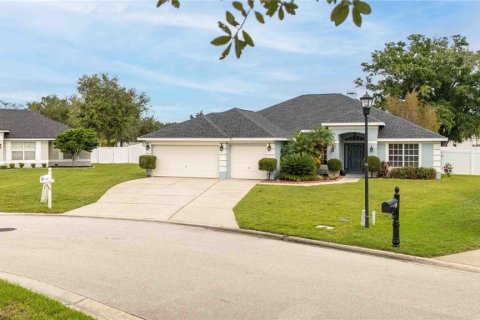 House in Auburndale, Florida 4 bedrooms, 212.19 sq.m. № 1900328 - photo 3