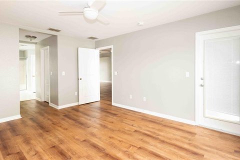 House in Auburndale, Florida 4 bedrooms, 212.19 sq.m. № 1900328 - photo 18