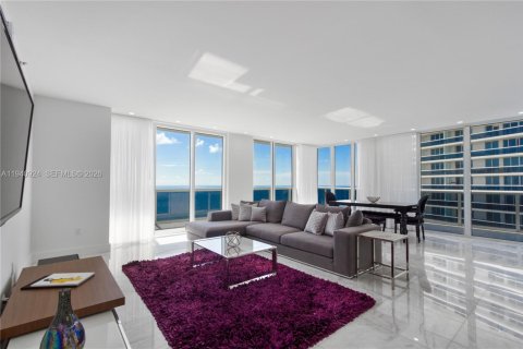 Condo in Hallandale Beach, Florida, 3 bedrooms  № 2053006 - photo 12