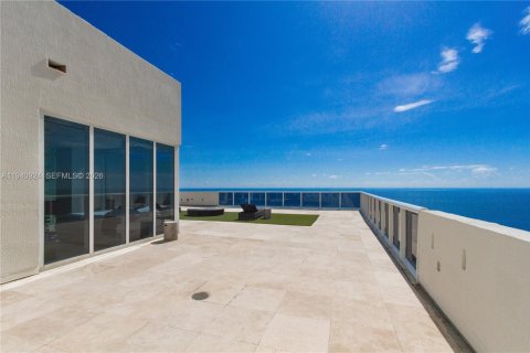 Condo in Hallandale Beach, Florida, 3 bedrooms  № 2053006 - photo 25