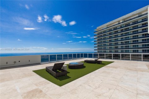 Condo in Hallandale Beach, Florida, 3 bedrooms  № 2053006 - photo 26