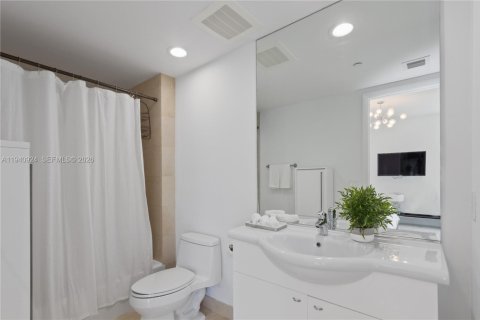 Condo in Hallandale Beach, Florida, 3 bedrooms  № 2053006 - photo 20