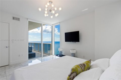 Condo in Hallandale Beach, Florida, 3 bedrooms  № 2053006 - photo 19