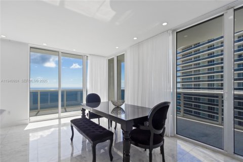 Condo in Hallandale Beach, Florida, 3 bedrooms  № 2053006 - photo 7