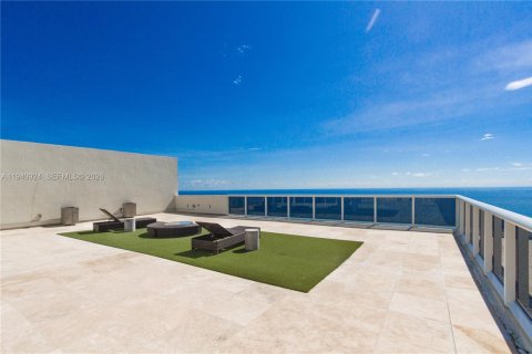 Condo in Hallandale Beach, Florida, 3 bedrooms  № 2053006 - photo 27