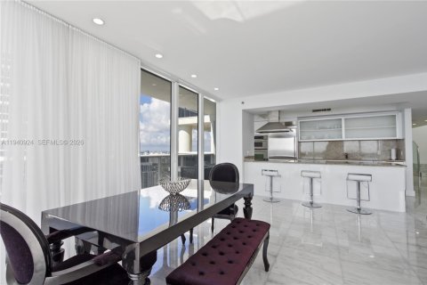 Condo in Hallandale Beach, Florida, 3 bedrooms  № 2053006 - photo 6