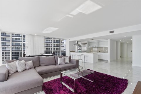 Condo in Hallandale Beach, Florida, 3 bedrooms  № 2053006 - photo 9