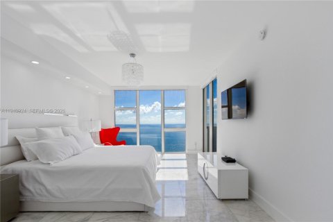 Condo in Hallandale Beach, Florida, 3 bedrooms  № 2053006 - photo 15