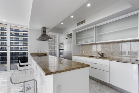 Condo in Hallandale Beach, Florida, 3 bedrooms  № 2053006 - photo 4