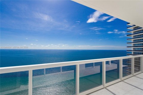 Condo in Hallandale Beach, Florida, 3 bedrooms  № 2053006