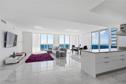 Condo in Hallandale Beach, Florida, 3 bedrooms  № 2053006 - photo 8