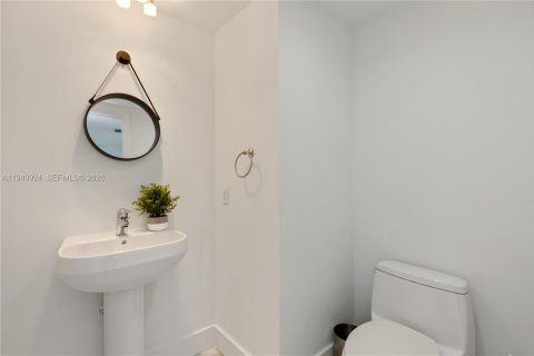 Condo in Hallandale Beach, Florida, 3 bedrooms  № 2053006 - photo 17