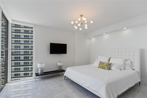 Condo in Hallandale Beach, Florida, 3 bedrooms  № 2053006 - photo 18