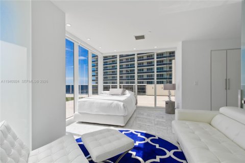 Condo in Hallandale Beach, Florida, 3 bedrooms  № 2053006 - photo 29