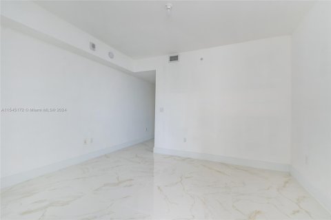 Condo in Miami, Florida, 3 bedrooms  № 1812198 - photo 16