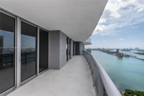 Condo in Miami, Florida, 3 bedrooms  № 1812198 - photo 2