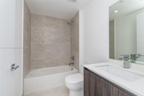 Condo in Miami, Florida, 3 bedrooms  № 1812198 - photo 17