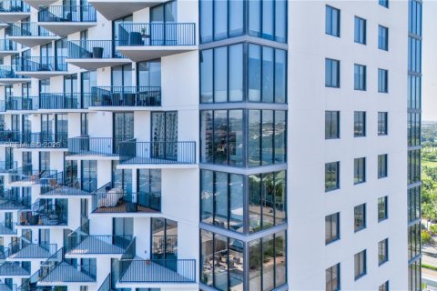 Condo in Doral, Florida, 2 bedrooms  № 2058275 - photo 3