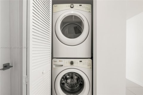 Condo in Doral, Florida, 2 bedrooms  № 2058275 - photo 6