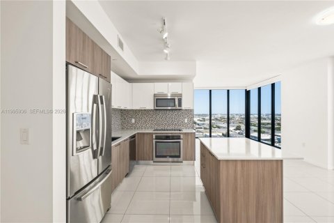 Condo in Doral, Florida, 2 bedrooms  № 2058275 - photo 13