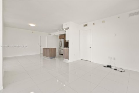 Condo in Doral, Florida, 2 bedrooms  № 2058275 - photo 15