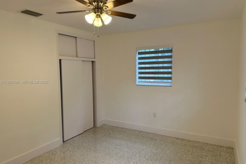Villa ou maison à louer à Miami, Floride: 3 chambres, 162.21 m2 № 1987140 - photo 12
