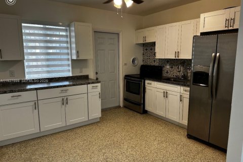 Villa ou maison à louer à Miami, Floride: 3 chambres, 162.21 m2 № 1987140 - photo 25