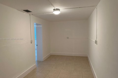 Villa ou maison à louer à Miami, Floride: 3 chambres, 162.21 m2 № 1987140 - photo 16