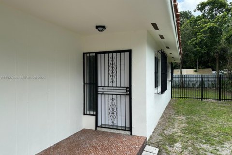 Villa ou maison à louer à Miami, Floride: 3 chambres, 162.21 m2 № 1987140 - photo 5
