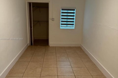 Villa ou maison à louer à Miami, Floride: 3 chambres, 162.21 m2 № 1987140 - photo 23