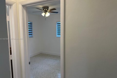 Villa ou maison à louer à Miami, Floride: 3 chambres, 162.21 m2 № 1987140 - photo 18