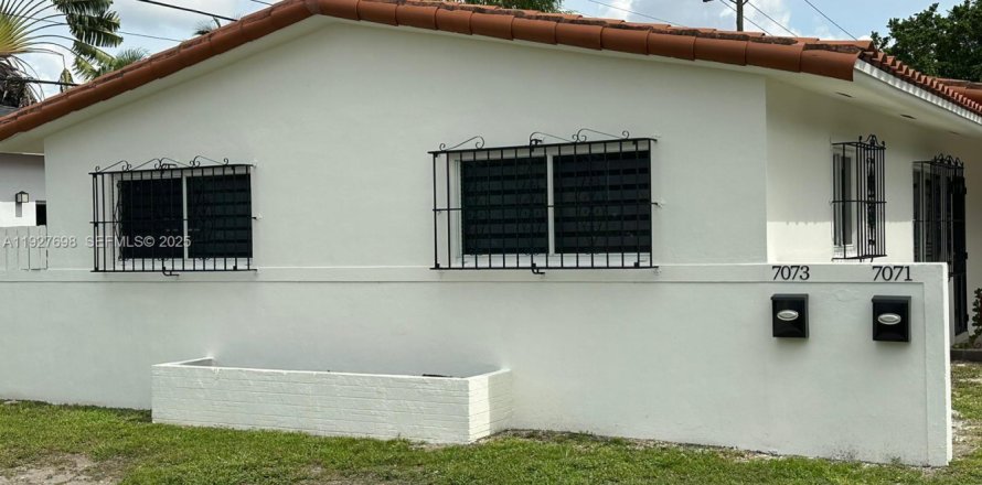 Villa ou maison à Miami, Floride 3 chambres, 162.21 m2 № 1987140