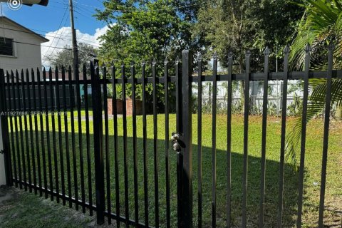 Villa ou maison à louer à Miami, Floride: 3 chambres, 162.21 m2 № 1987140 - photo 26