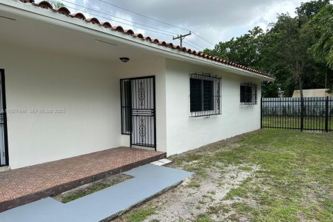 Villa ou maison à louer à Miami, Floride: 3 chambres, 162.21 m2 № 1987140 - photo 3