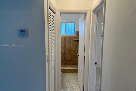 Villa ou maison à louer à Miami, Floride: 3 chambres, 162.21 m2 № 1987140 - photo 8