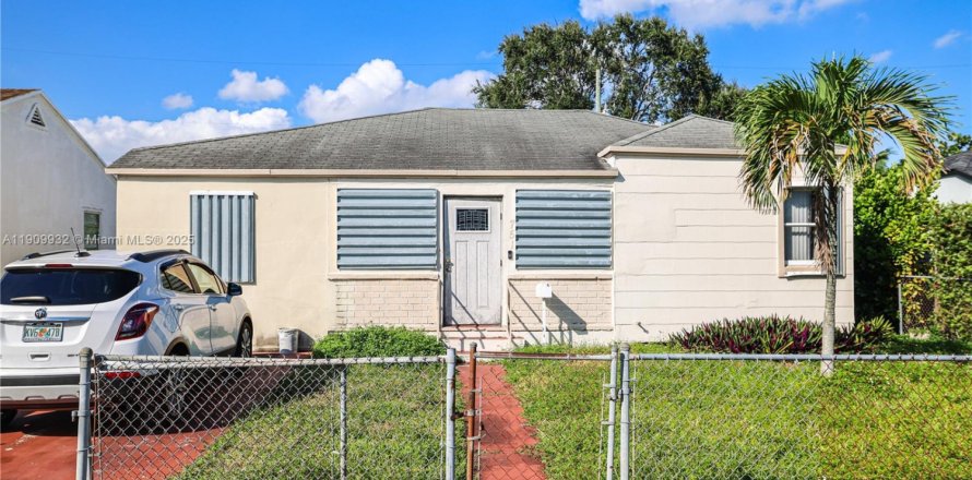 House in Miami, Florida 2 bedrooms, 94.85 sq.m. № 1965259