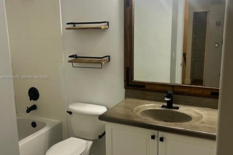 Снять в аренду таунхаус в Хомстед, Флорида 3 спальни, 153.85м2, № 1986137 - фото 17