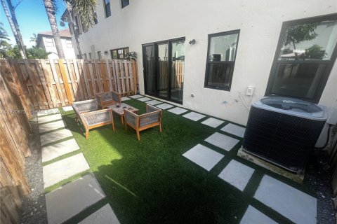 Снять в аренду таунхаус в Хомстед, Флорида 3 спальни, 153.85м2, № 1986137 - фото 16