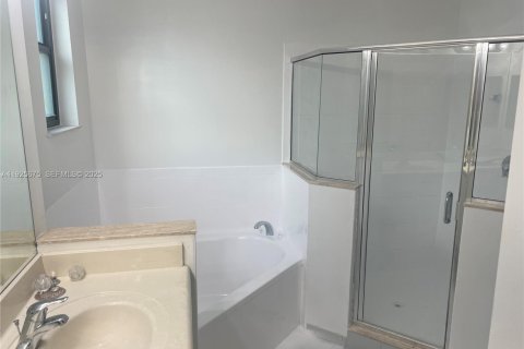 Снять в аренду таунхаус в Хомстед, Флорида 3 спальни, 153.85м2, № 1986137 - фото 12